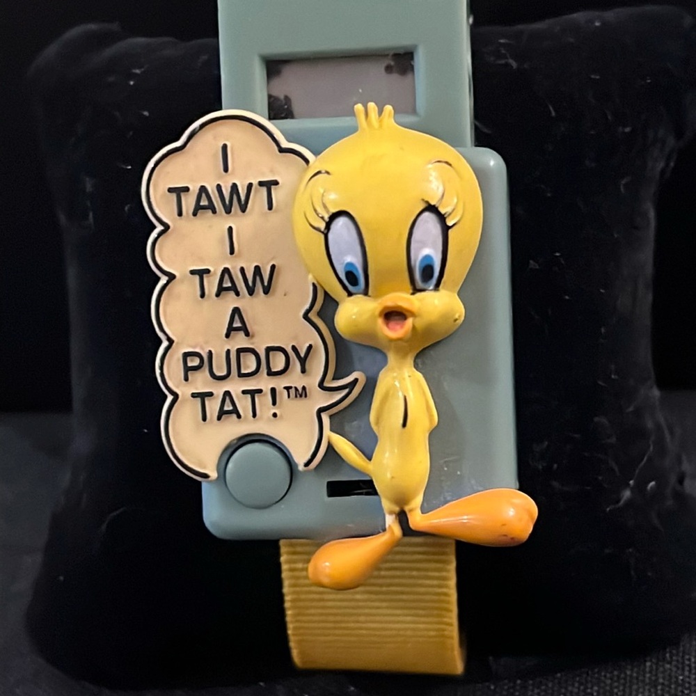 Vintage Tweety Bird Digital Watch. Does not work. 8”